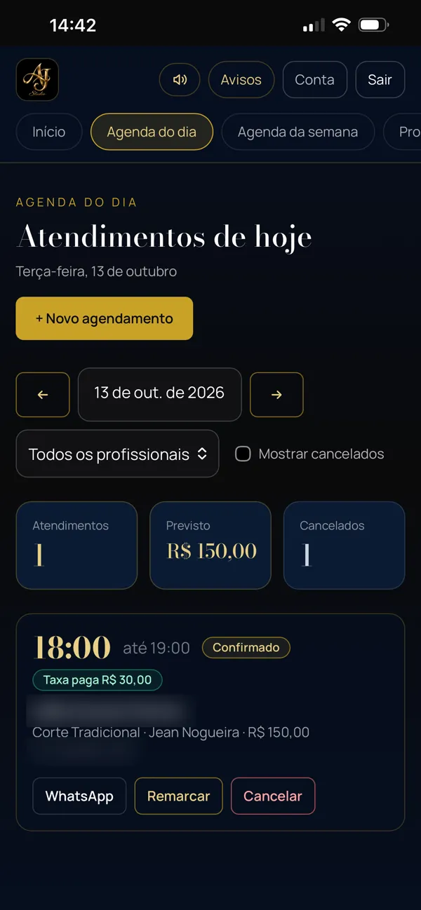 Print do app de agendamento do AJ Studio: agenda do dia com um atendimento confirmado e taxa de R$ 30 paga