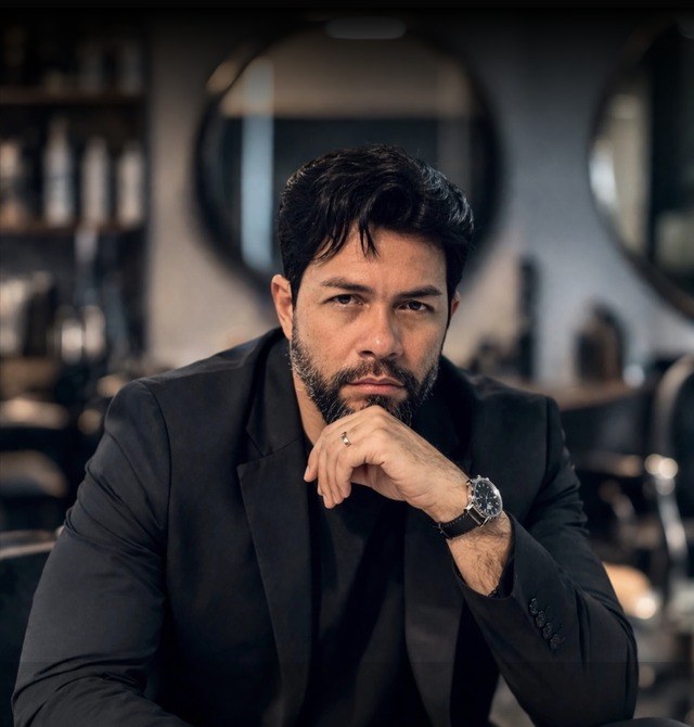 Jean Nogueira, barbeiro, visagista e consultor de imagem
